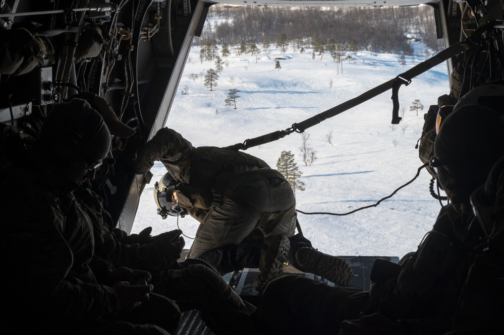 352 SOW Conducts interfly with 2nd Marines at CR22