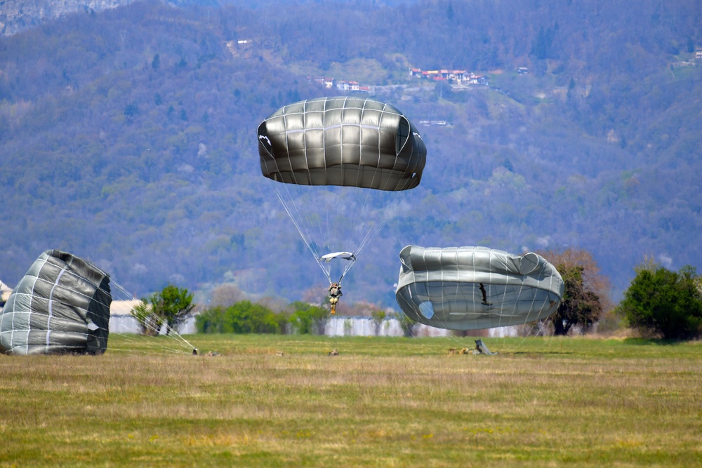 DVIDS - Images - AIRBORNE OPERATION [Image 5 of 10]