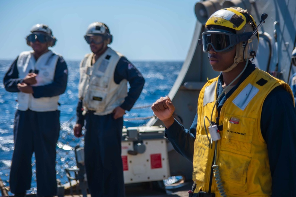 USS Jason Dunham (DDG 109) Conduct a Vertical Replenishment