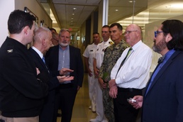 Navy Researchers, U.S. Pacific Fleet Surgeon tour NAMRU San Antonio