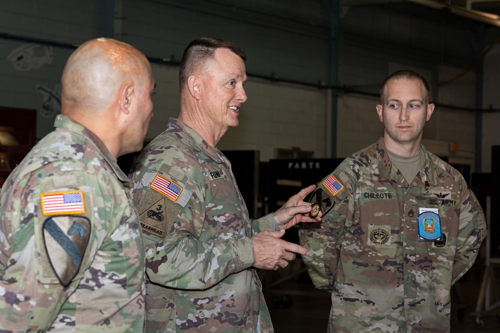 TRADOC Commander visits 128th Aviation Brigade Soldiers at Fort Eustis!