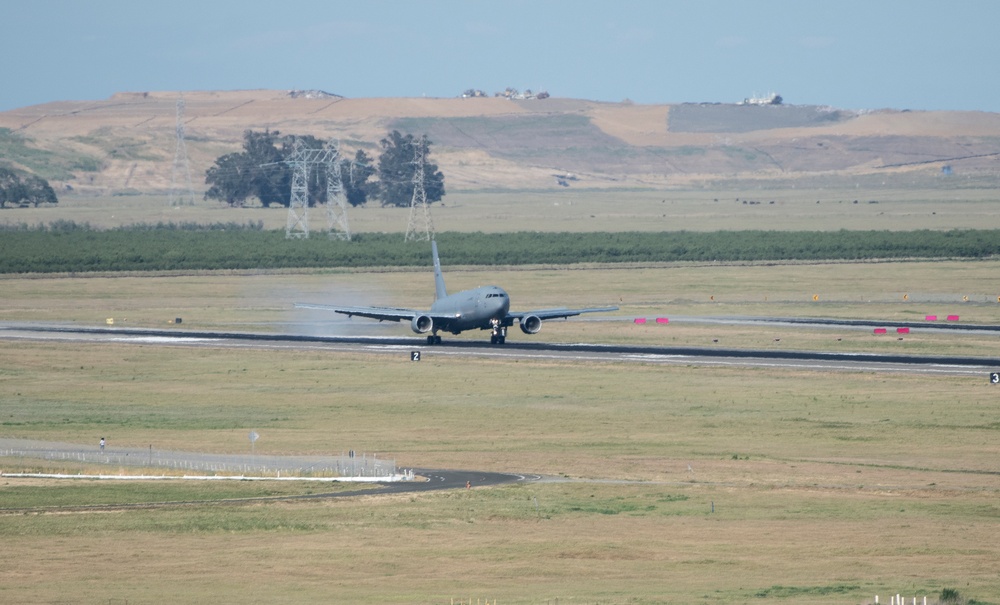 McConnell AFB tankers make a stop at Travis AFB