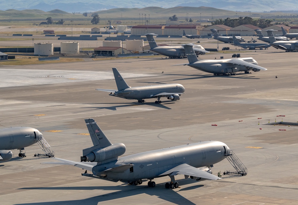 McConnell AFB tankers make a stop at Travis AFB