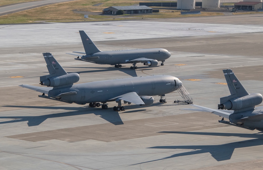 McConnell AFB tankers make a stop at Travis AFB