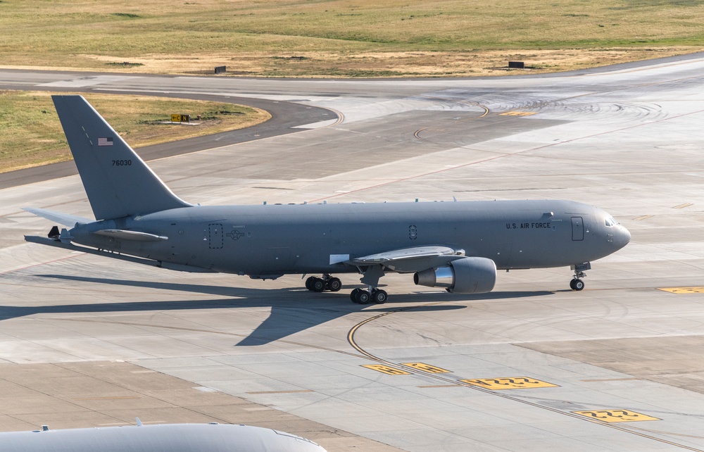 McConnell AFB tankers make a stop at Travis AFB