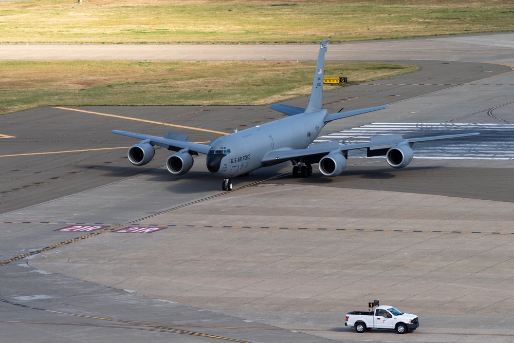 McConnell AFB tankers make a stop at Travis AFB
