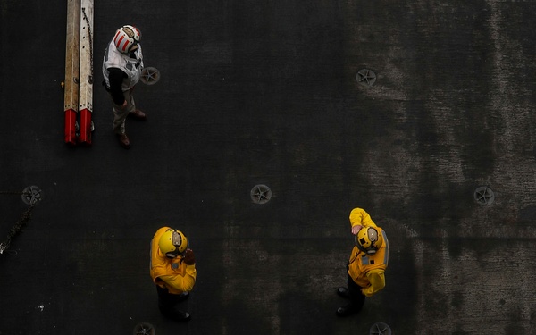 Abraham Lincoln greets JMSDF