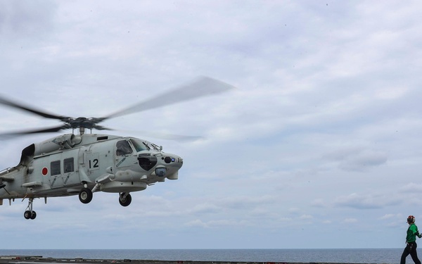 Abraham Lincoln greets JMSDF