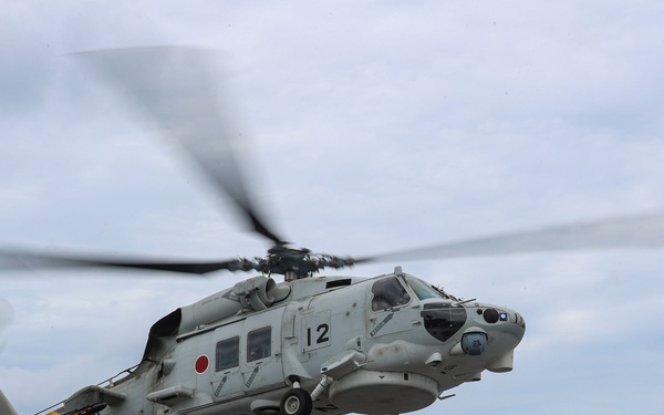 Abraham Lincoln greets JMSDF