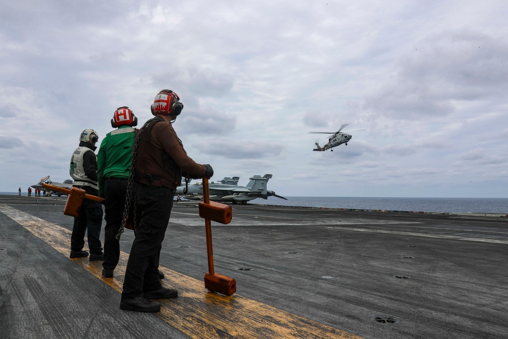 Abraham Lincoln greets JMSDF