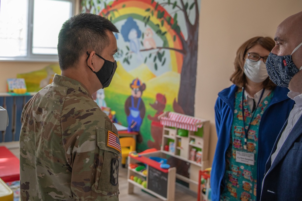 U.S. and Bulgarian Soldiers visit Bulgarian Children's Center