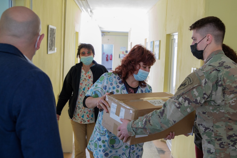 U.S. and Bulgarian Soldiers visit Bulgarian Children's Center