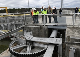 Lipscomb University students tour Old Hickory Lock &amp; Dam