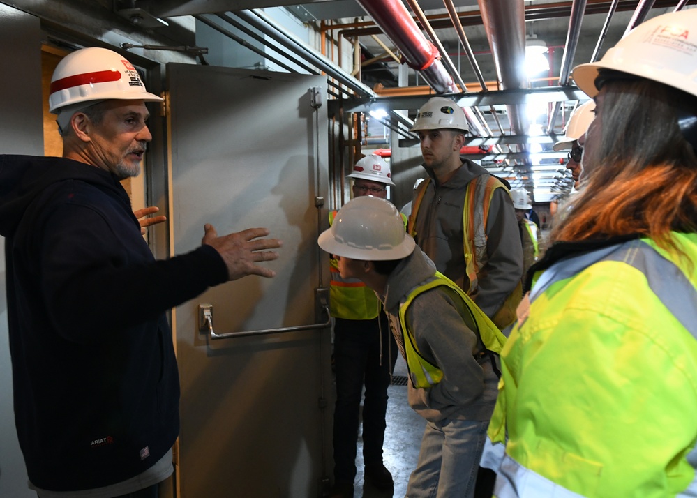 Lipscomb University students tour Old Hickory Lock &amp; Dam