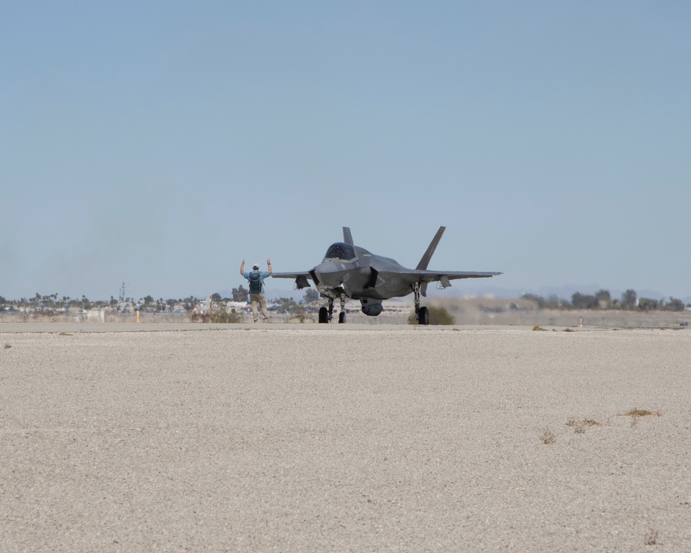 VMX-1 EABO F-35 risk reduction effort