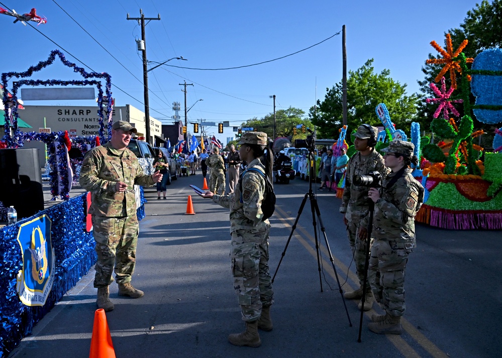 South Texas Reserve units participate in 2022 Flambeau Parade