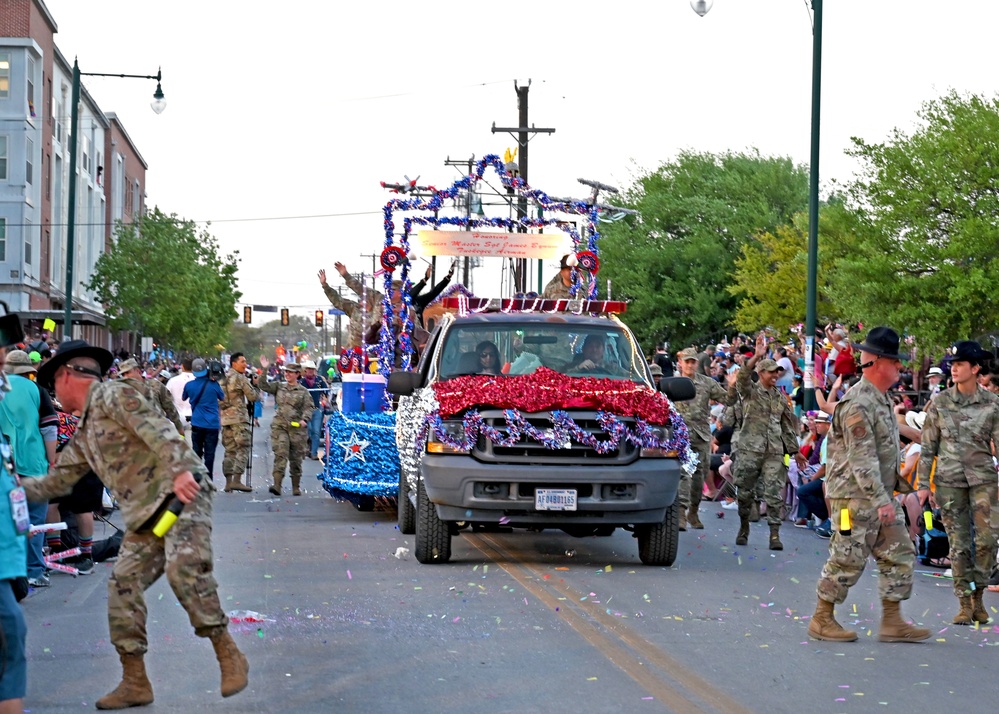 South Texas Reserve units participate in 2022 Flambeau Parade