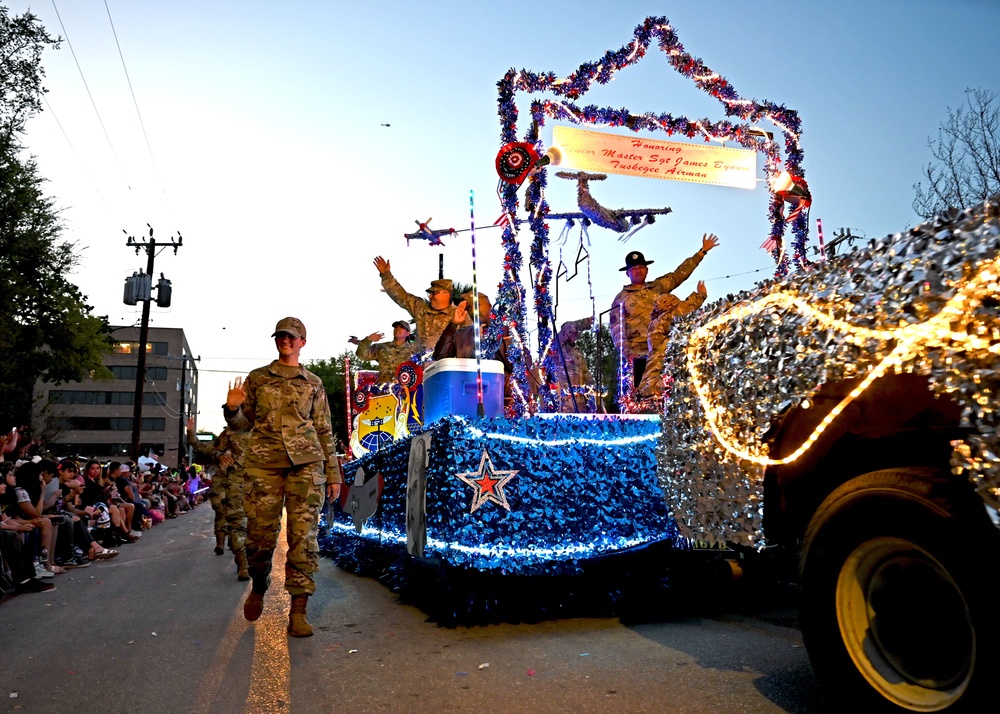 South Texas Reserve units participate in 2022 Flambeau Parade