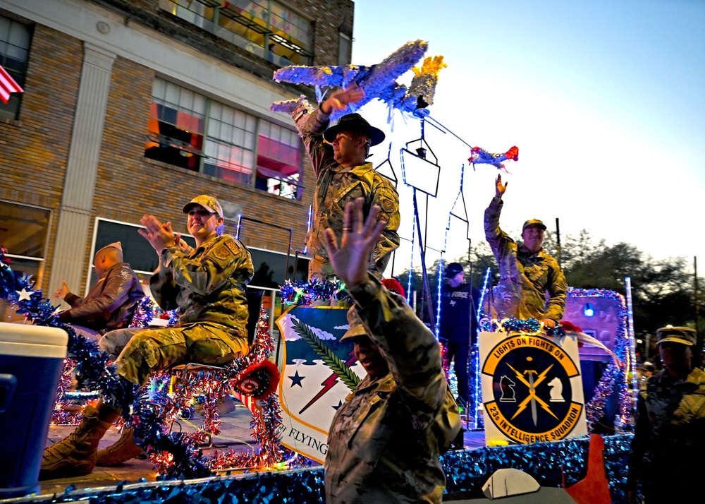 South Texas Reserve units participate in 2022 Flambeau Parade