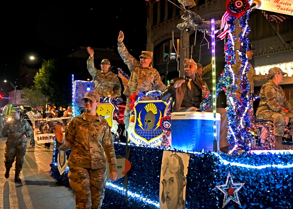 South Texas Reserve units participate in 2022 Flambeau Parade