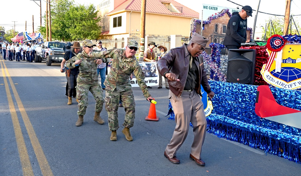 South Texas Reserve units participate in 2022 Flambeau Parade