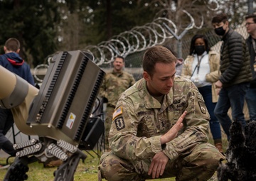 Field Trip: robotics students check out EOD robot capabilities