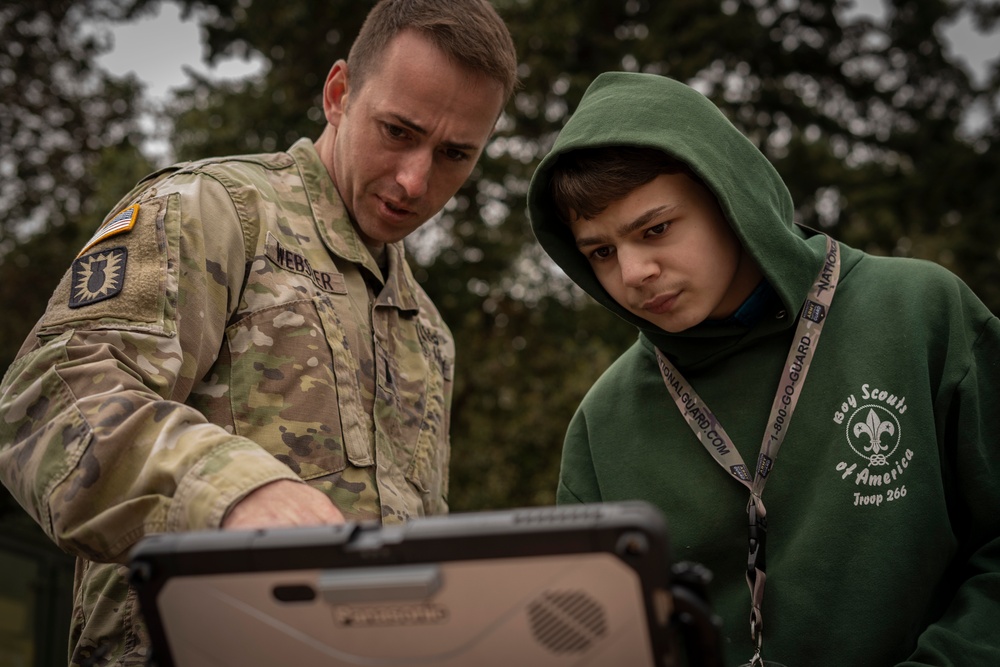 Field Trip: robotics students check out EOD robot capabilities