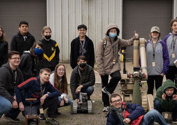 Field Trip: robotics students check out EOD robot capabilities