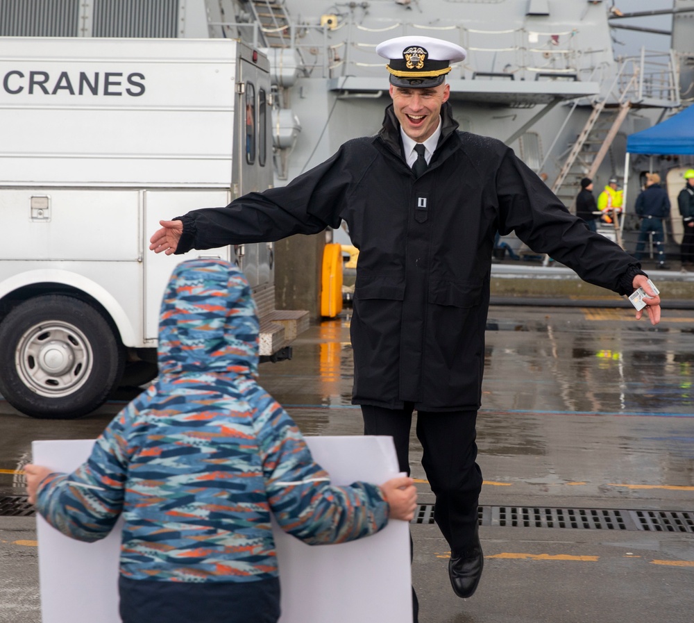 USS McCampbell Arrives at Naval Station Everett