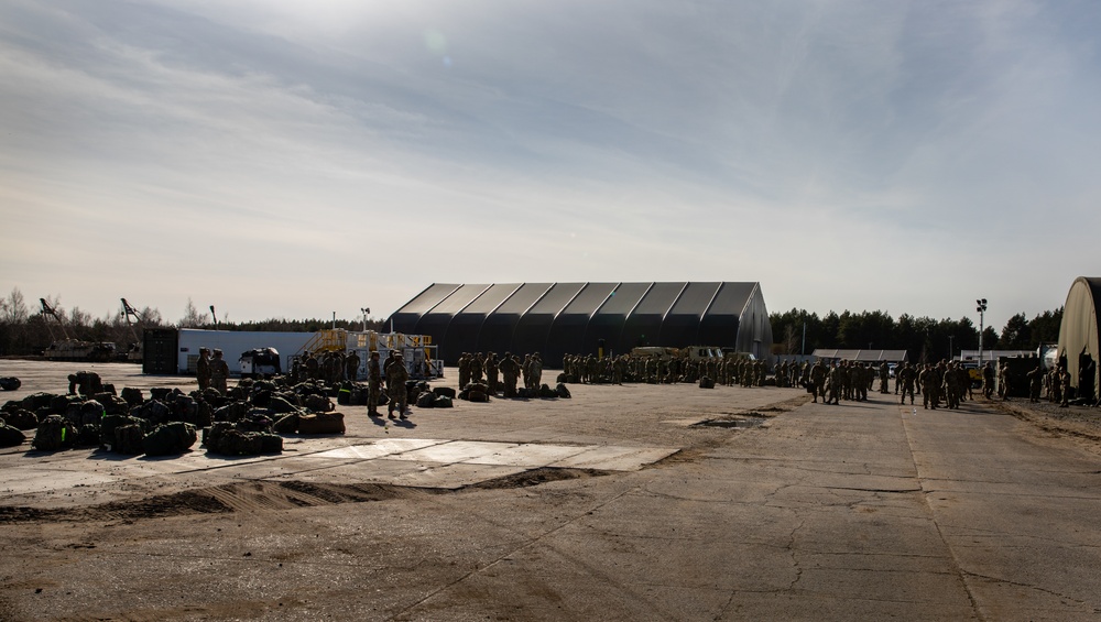 Additional 3-29 FA Soldiers arrive in Torun