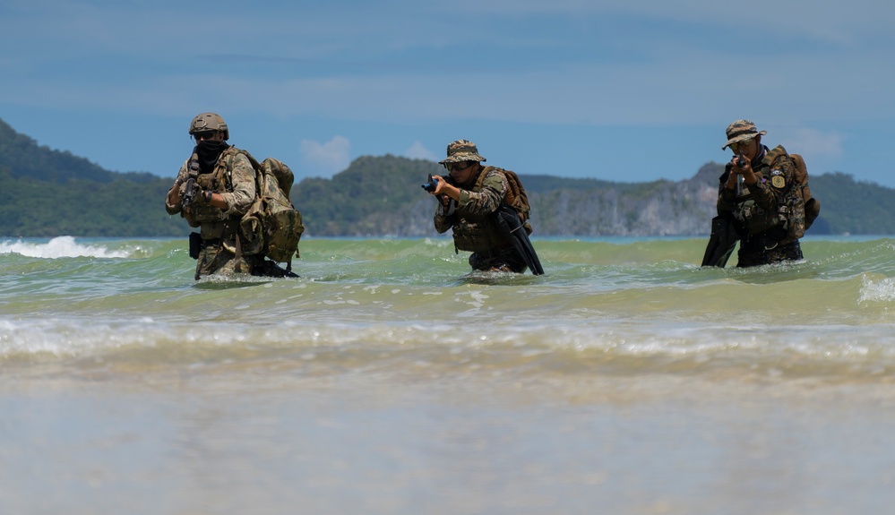 DVIDS - Images - Balikatan 22 Special Operations Amphibious Raid [Image ...