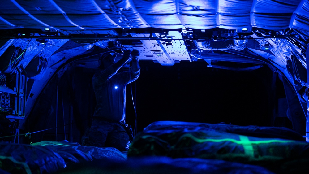 9th ESOS conducts airdrop above CENTCOM