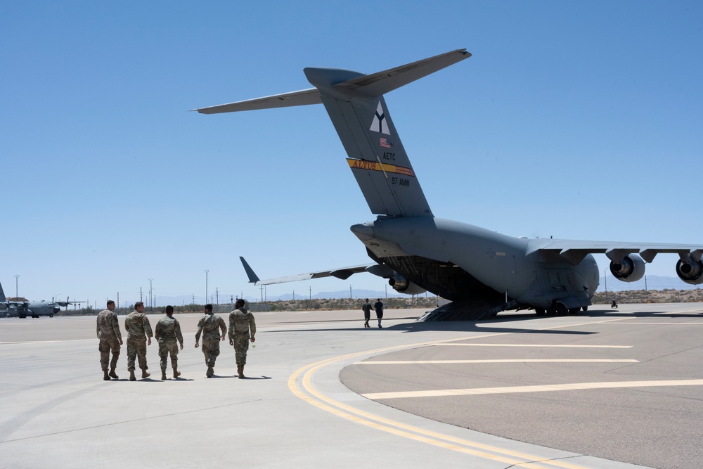 97th AMW Hosts a Pet the Jet Event