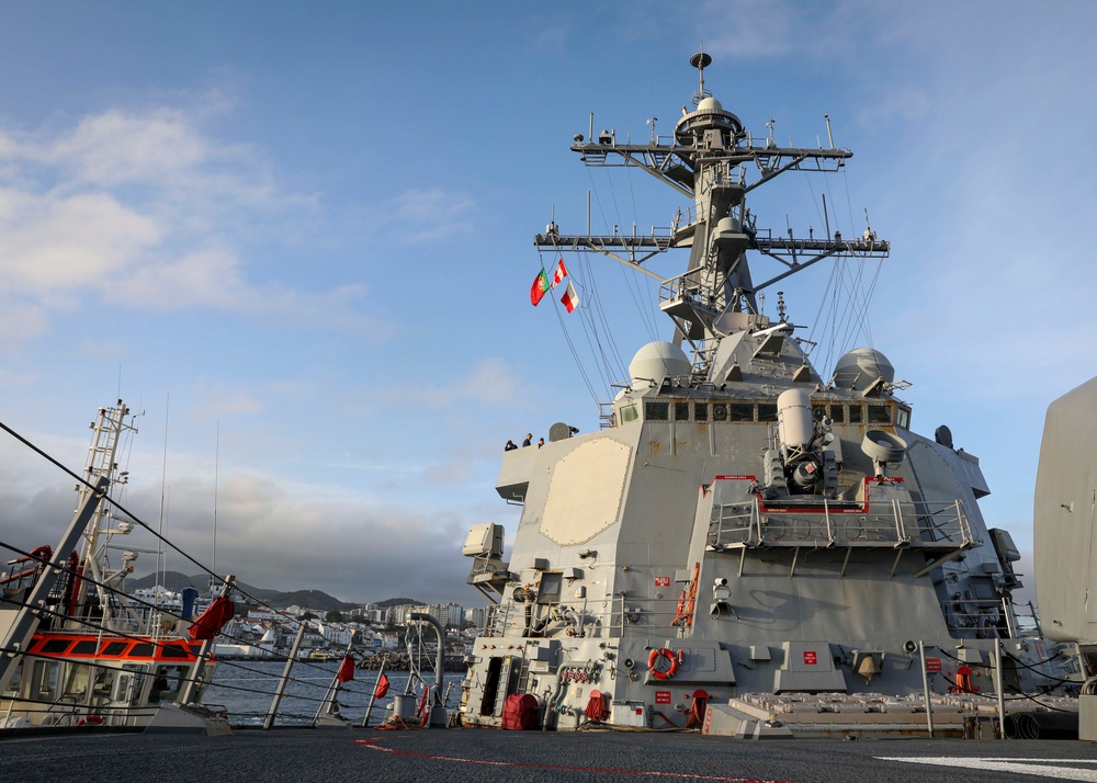 USS Porter (DDG 78) Departing