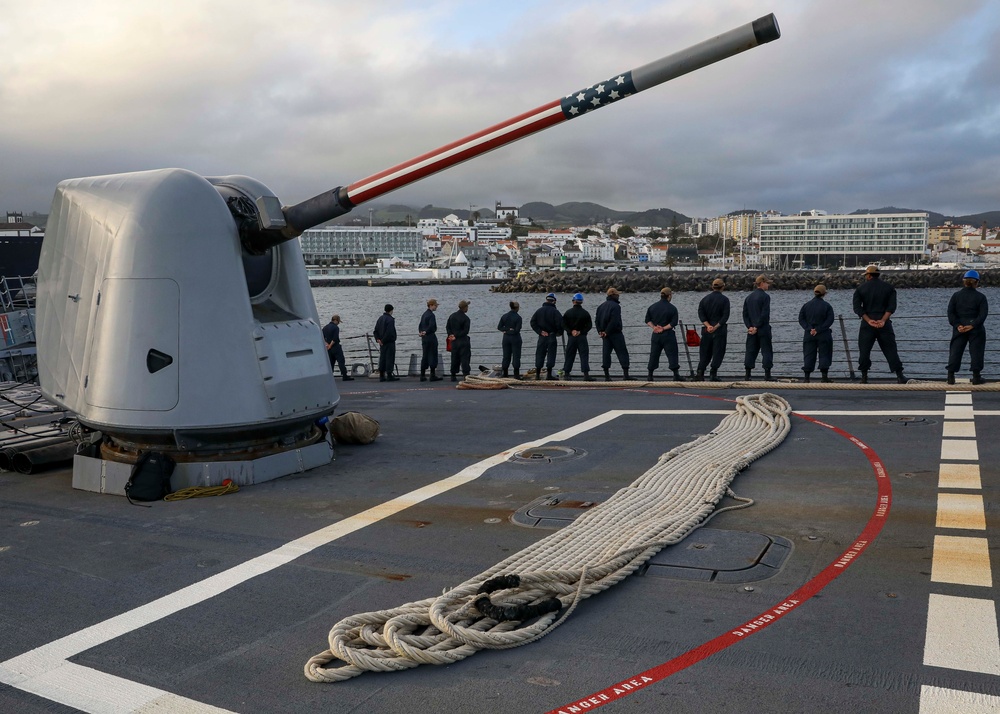 USS Porter (DDG 78) Departing