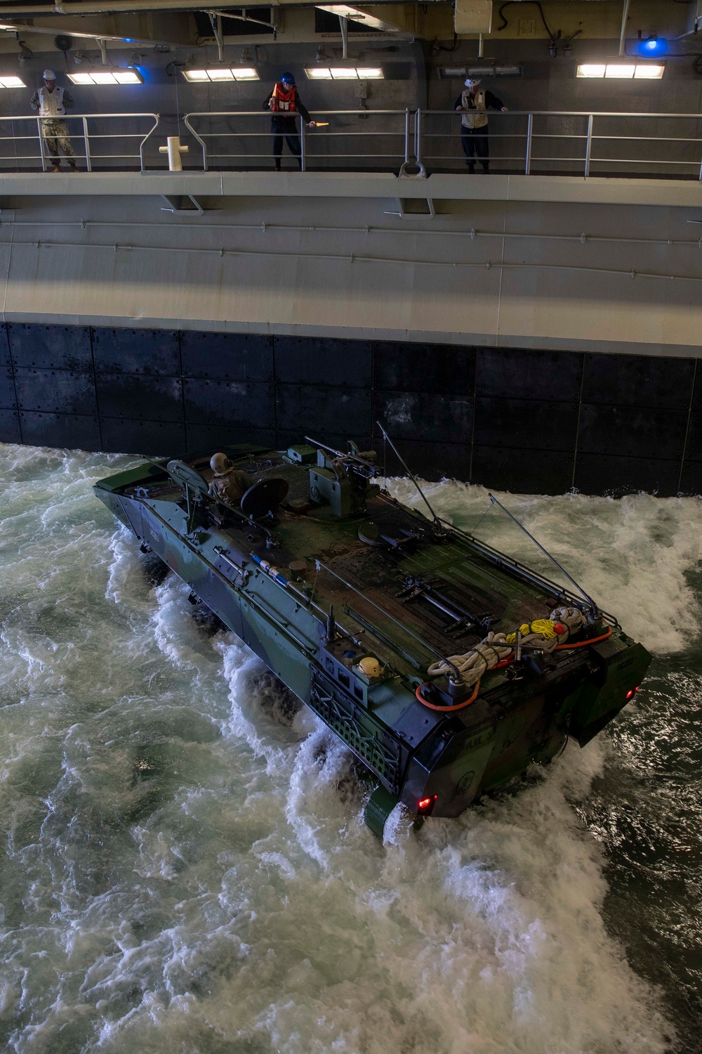 Makin Island Conducts ACV Training with 3d Assault Amphibian Battalion, 1st Marine Division