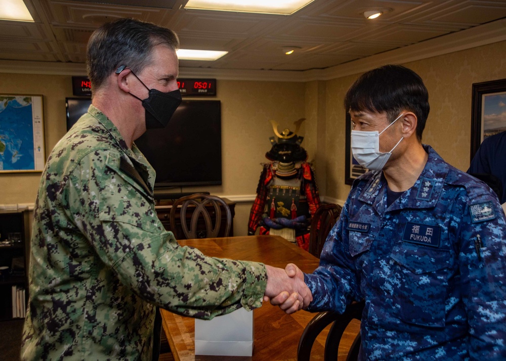 Commander, Task Force 70 Conducts Flag Talks with JMSDF