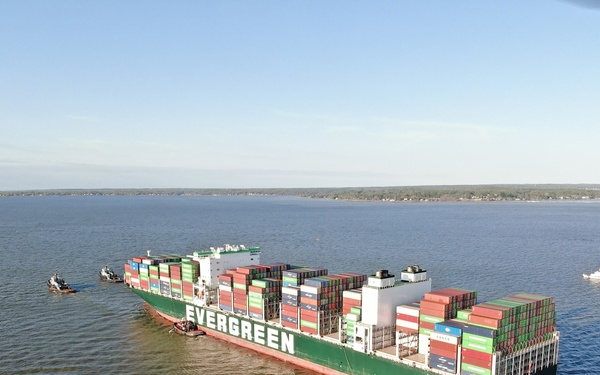 Grounded container vessel refloated in the Chesapeake Bay