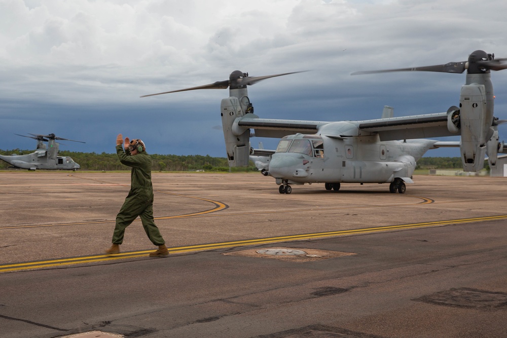 MRF-D 22: Ospreys Conduct a Flight Formation