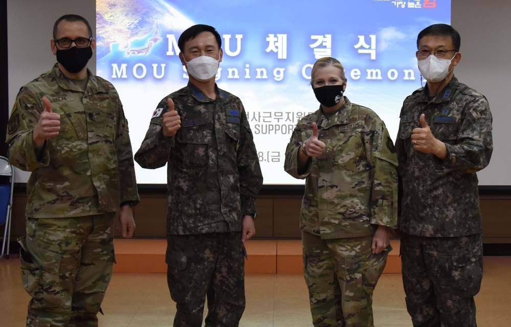 MSG/ROK AFOC commanders sign MOU for base security