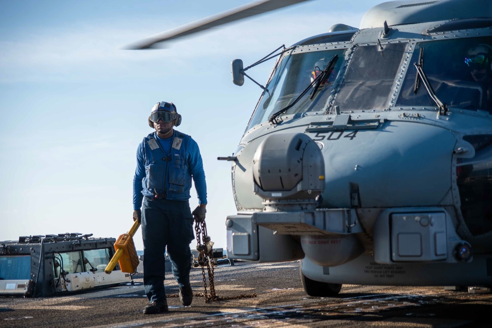 USS Jason Dunham (DDG 109) Conducts Flight Operations