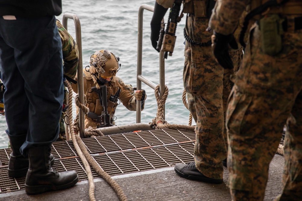 DVIDS - Images - USS Arlington and 22nd MEU Participate in Exercise ...