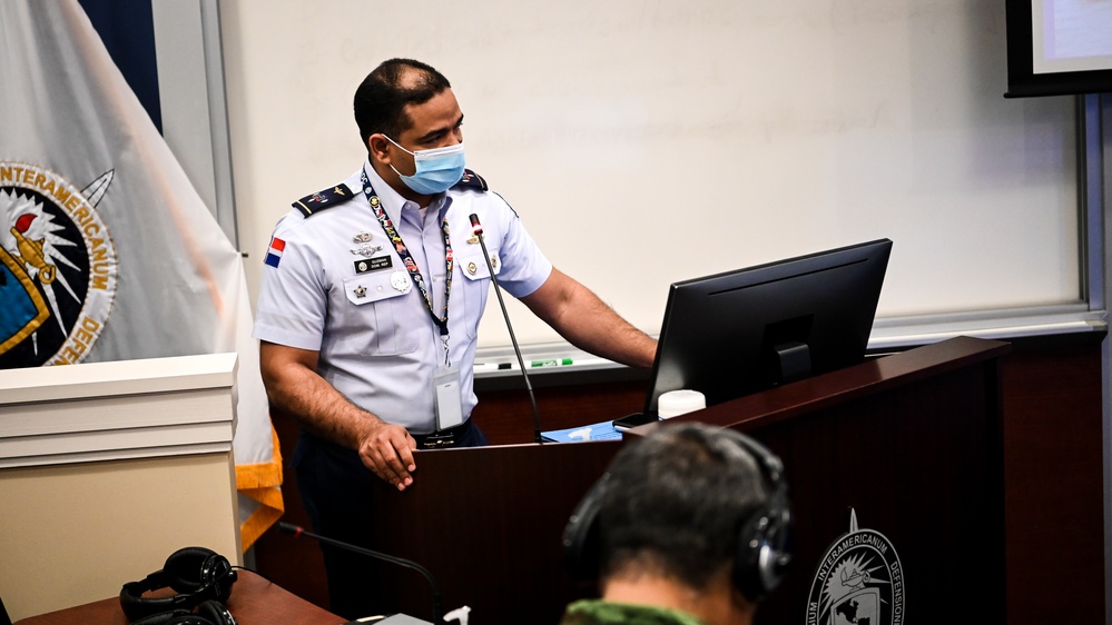 USCG Commandant Visits IADC, Speaks with Students