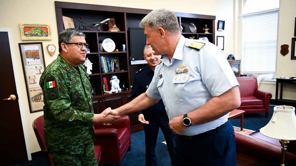 USCG Commandant Visits IADC, Speaks with Students