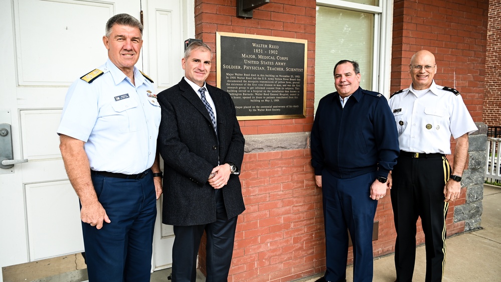 USCG Commandant Visits IADC, Speaks with Students