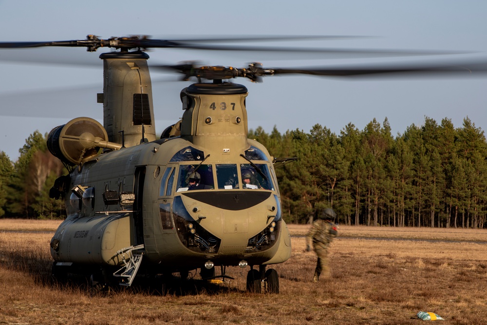 1-214th General Support Aviation Battalion Aerial Gunnery Qualification And Medical Evacuation Training