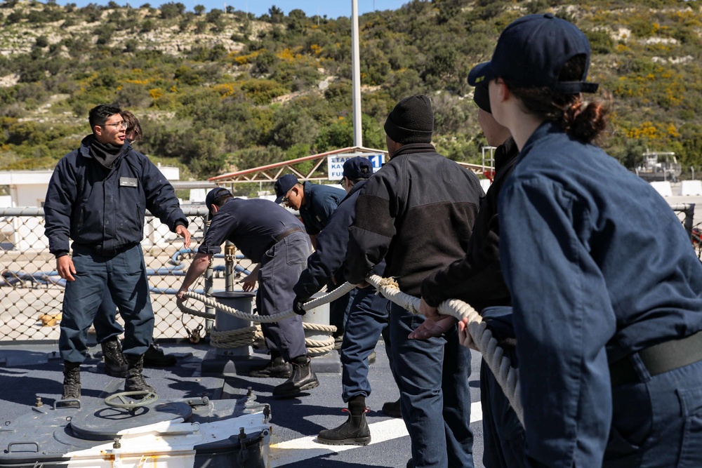 USS Ross enters port in Souda Bay, Greece