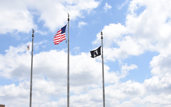 Sen. Dick Durbin Visits 183d Wing