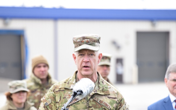 Sen. Dick Durbin Visits 183d Wing