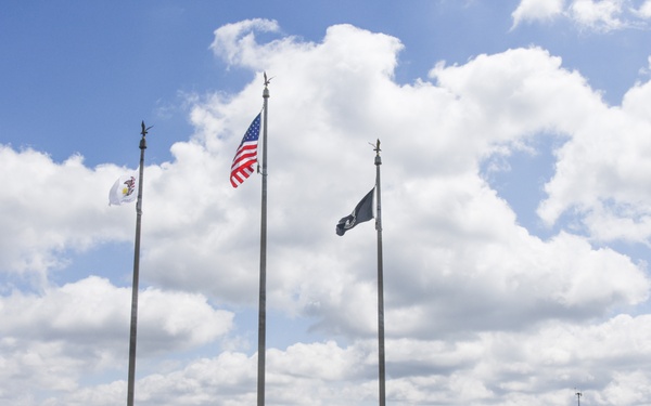 Sen. Dick Durbin Visits 183d Wing